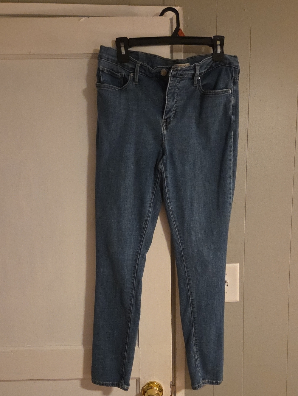 Levi's Women's Skinny Jeans in Medium Blue Wash
